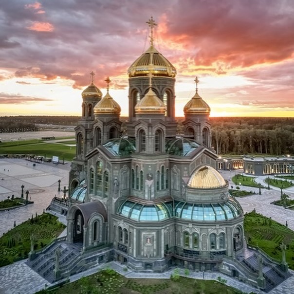 Khaki doesn’t make it holy. The Cathedral of the Resurrection…