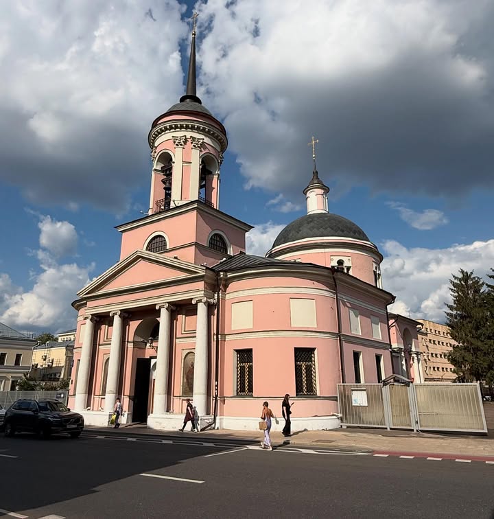 Real men wore pink—especially in church. In today’s world, pink…